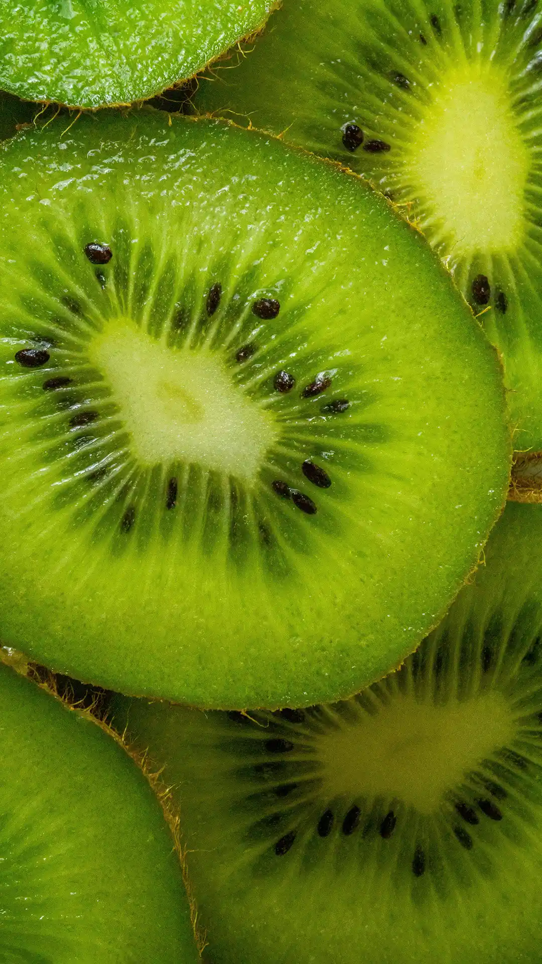 Fresh kiwi halves